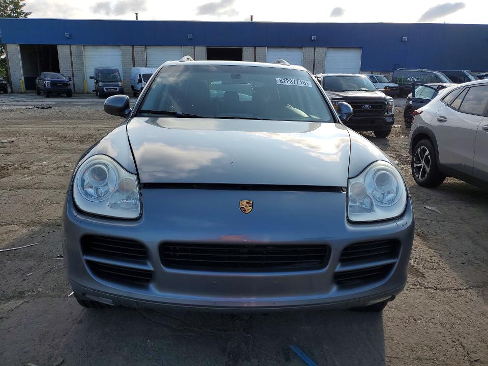 2005 Porsche Cayenne VIN WP1AB29P95LA64102 COPART salvage auction — MINOR DENT/SCRATCHES, MI - CERTIFICATE OF TITLE, sold $625 on 2026-07-31 (photo 5)