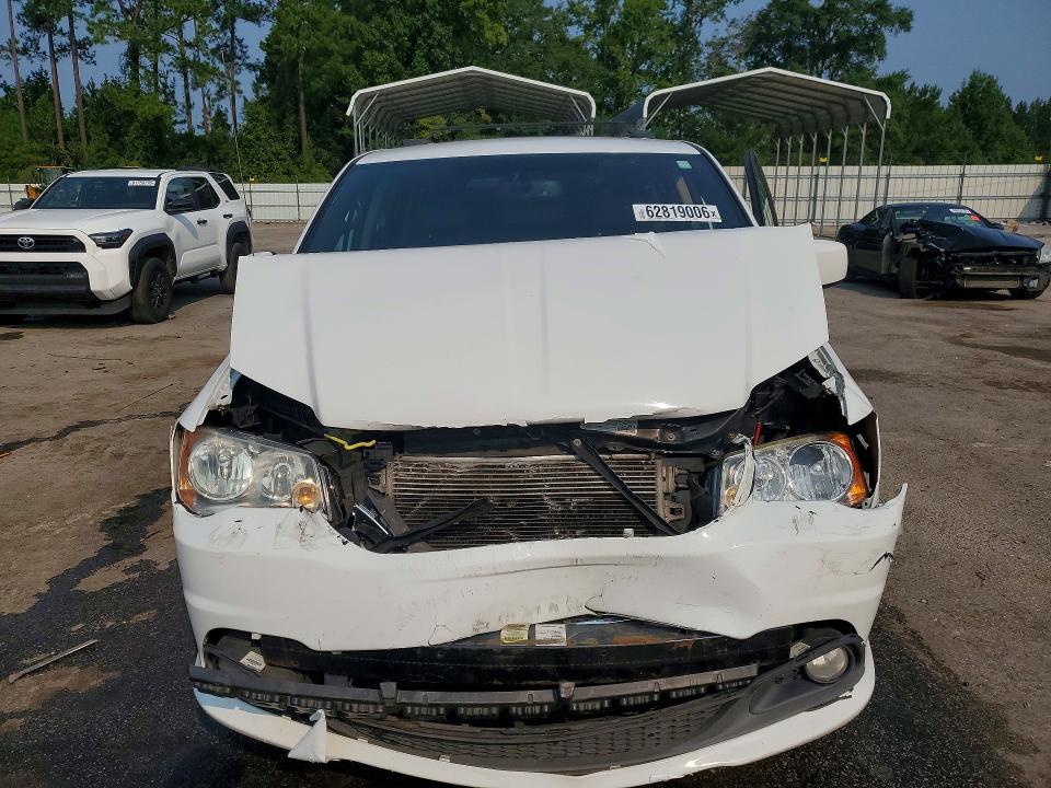 2017 Dodge Caravan VIN 2C4RDGCG3HR735957 COPART salvage auction — FRONT END, Sc - Cert Of Title-Salvage, sold $575 on 2026-09-09 (photo 5)