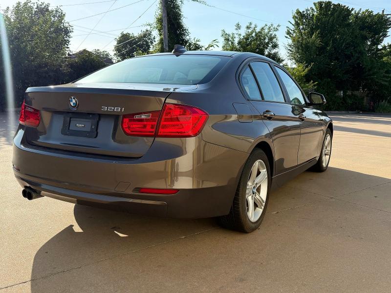 2013 BMW 3er VIN WBA3A5C53DF453494 COPART salvage auction — MINOR DENT/SCRATCHES, Ok - Certificate Of Title (P), sold $1,750 on 2026-08-18 (photo 4)