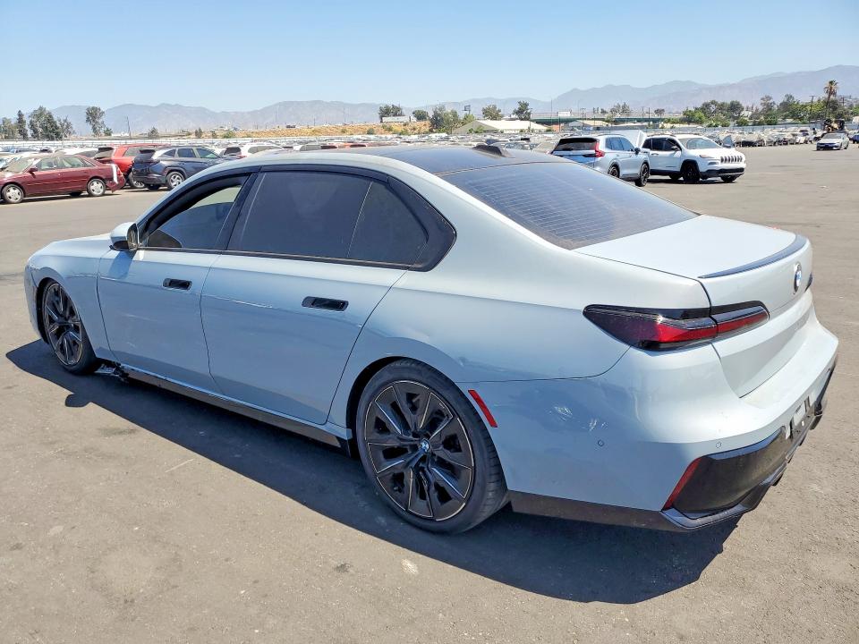 2025 BMW 7 series VIN WBA23EH01SCU79495 COPART salvage auction — REAR END, CA - DIS/DLR/EXP ONLY CLEAN TITLE, sold $45,000 on 2026-08-17 (photo 2)