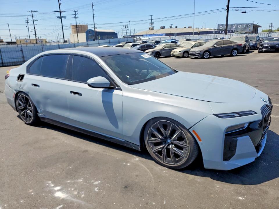 2025 BMW 7 series VIN WBA23EH01SCU79495 COPART salvage auction — REAR END, CA - DIS/DLR/EXP ONLY CLEAN TITLE, sold $45,000 on 2026-08-17 (photo 4)