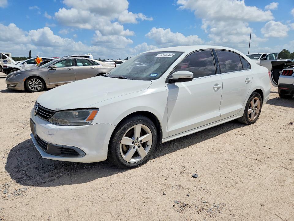 2014 Volkswagen Jetta VIN 3VWLL7AJ5EM416888 COPART salvage auction — FRONT END, Tx - Certificate Of Title, sold $750 on 2026-08-09 (photo 1)