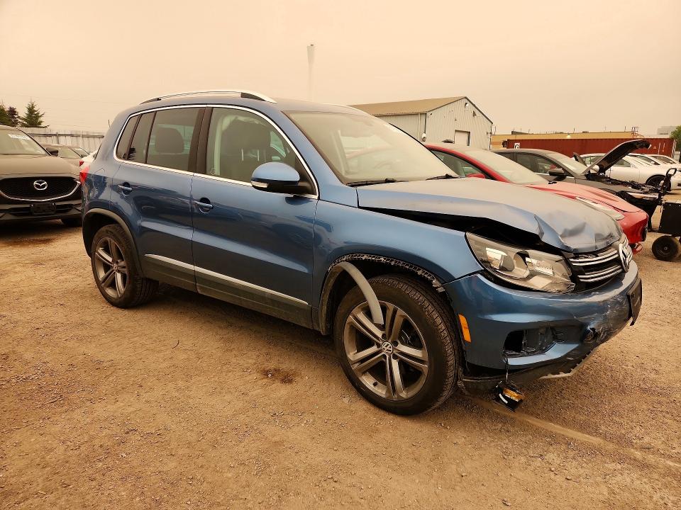 2017 Volkswagen Tiguan VIN WVGLV7AX8HK010046 COPART salvage auction — FRONT END, ON - PERMIT NO BRAND - UNFIT, sold $3,050 on 2026-08-04 (photo 4)