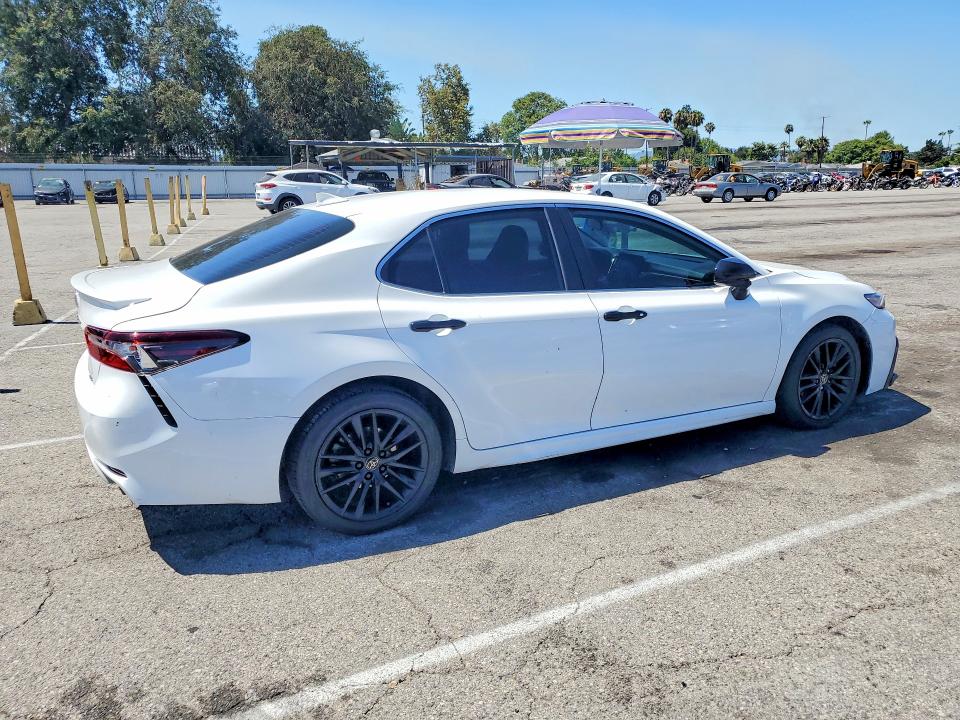2021 Toyota Camry VIN 4T1G11AK2MU514685 COPART salvage auction — NORMAL WEAR, Az - Dis/Dlr/Exp Only Clean Title (P), sold $10,000 on 2026-07-31 (photo 3)