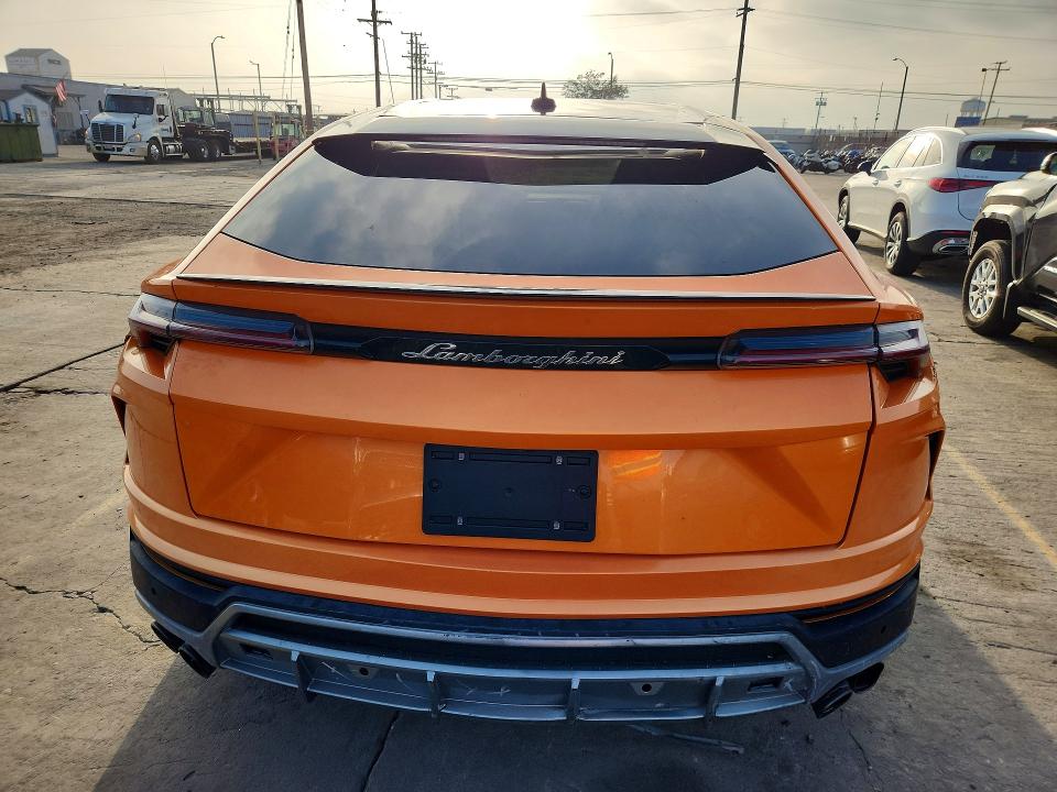 2022 Lamborghini Urus VIN ZPBUA1ZL2NLA21237 COPART salvage auction — ALL OVER, TX - DIS/DLR/EXP ONLY SALVAGE TITLE, sold $13,300 on 2026-08-03 (photo 6)