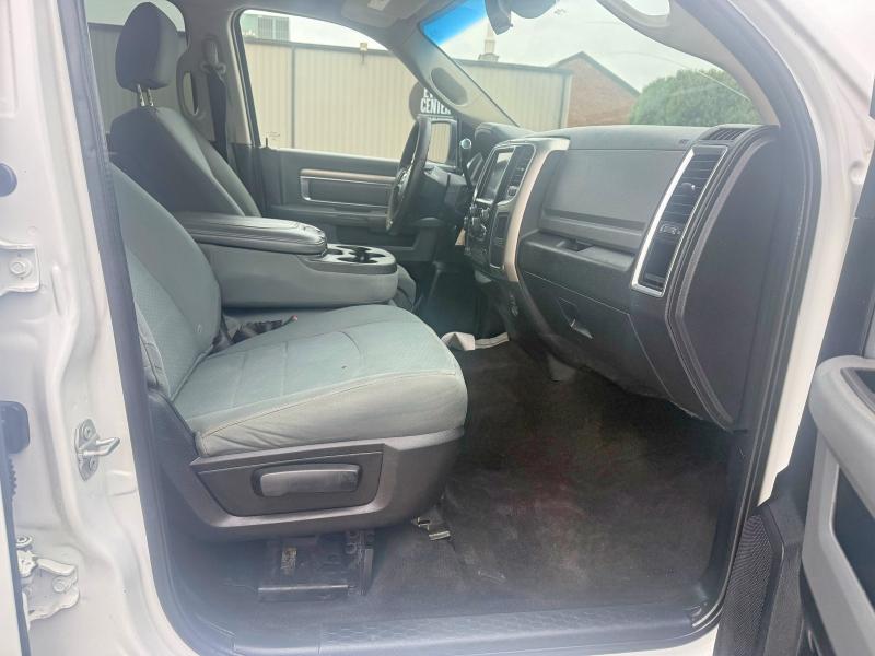 2017 Ram 2500 VIN 3C6UR5DL8HG620599 COPART salvage auction — MINOR DENT/SCRATCHES, OK - CERTIFICATE OF TITLE, sold $2,700 on 2026-10-03 (photo 5)