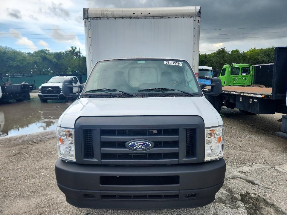 2024 Ford Econoline VIN 1FDXE4FN5RDD08888 COPART salvage auction — MINOR DENT/SCRATCHES, Fl - Certificate Of Title (P), sold $3,400 on 2026-07-24 (photo 5)