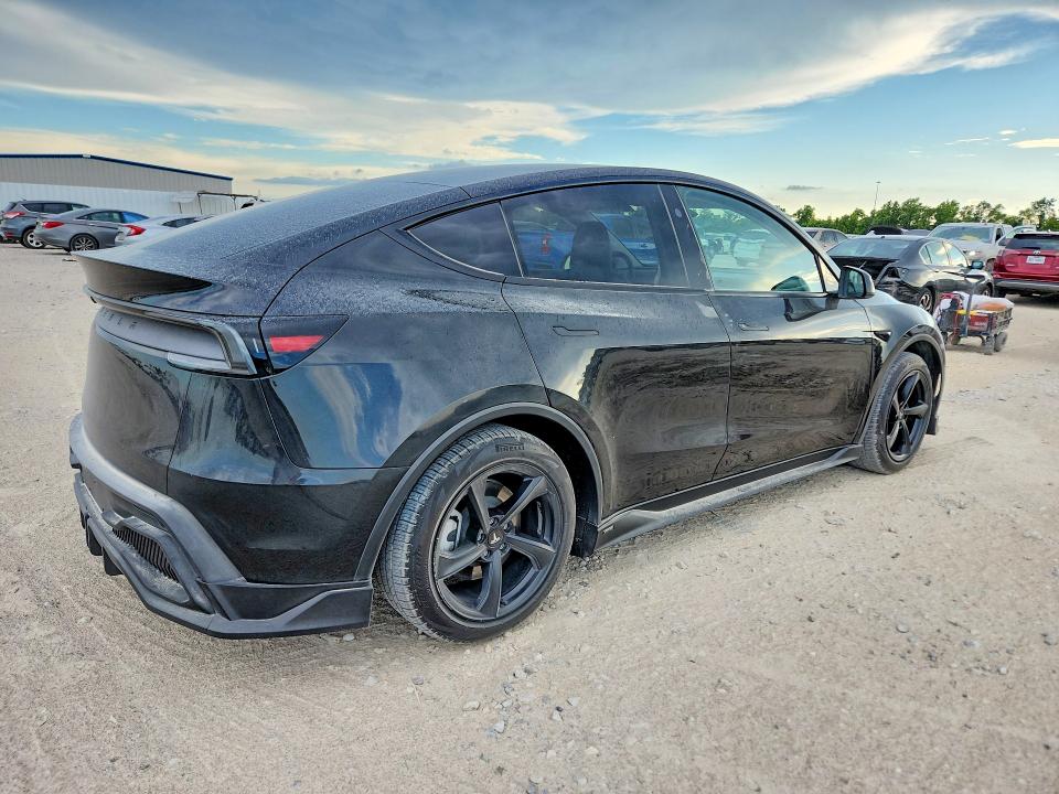 2026 Tesla Model y VIN 7SAYGDED8TA454679 COPART salvage auction — NORMAL WEAR, TX - SALVAGE VEHICLE TITLE, sold $10,000 on 2026-07-24 (photo 3)