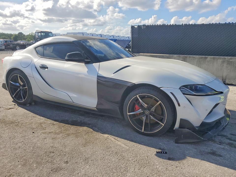 2020 Toyota Supra VIN WZ1DB4C08LW025603 COPART salvage auction — STRIPPED, Ca - Dis/Dlr/Exp Only Clean Title (P), sold $32,000 on 2026-07-28 (photo 4)