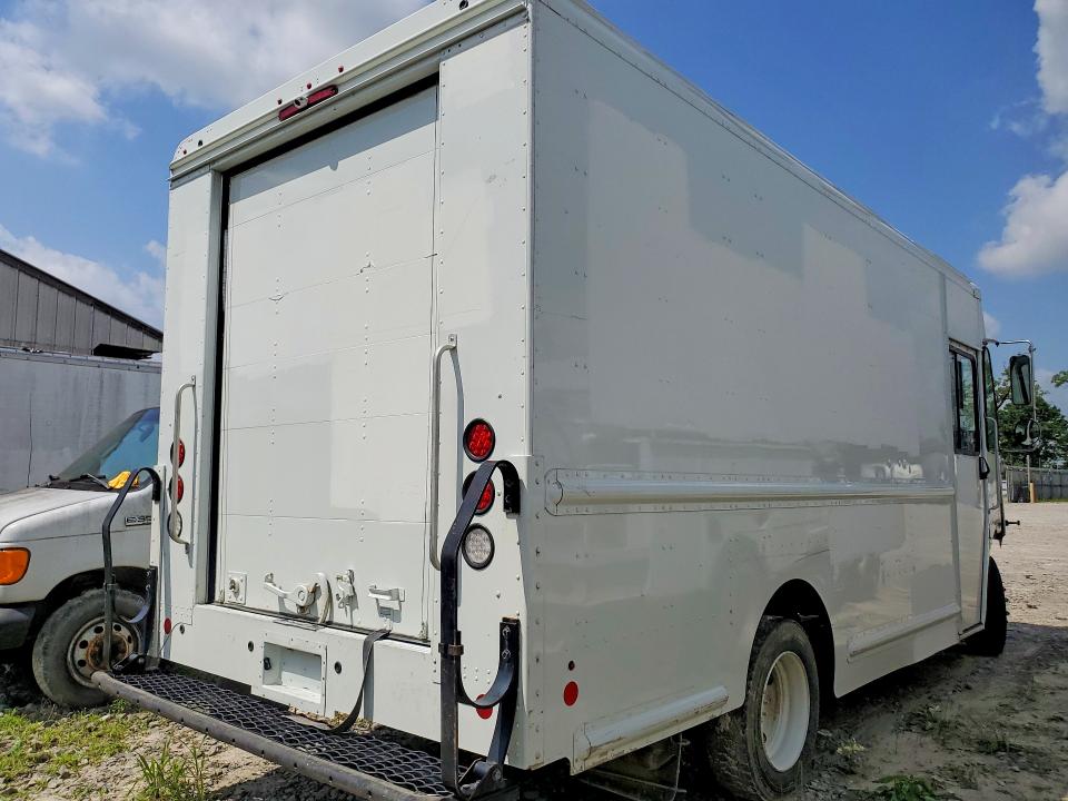 2022 Freightliner Chassis VIN 4UZAC1GA7NCNE9658 COPART salvage auction — FRONT END, KY - CERT OF TITLE-SALVAGE, sold $3,800 on 2026-07-08 (photo 3)