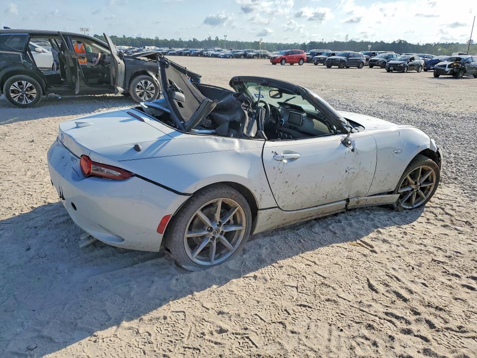 2016 Mazda Mx-5 miata VIN JM1NDAD71G0115076 COPART salvage auction — ALL OVER, Tx - Salvage Vehicle Title, sold $1,550 on 2026-07-31 (photo 3)