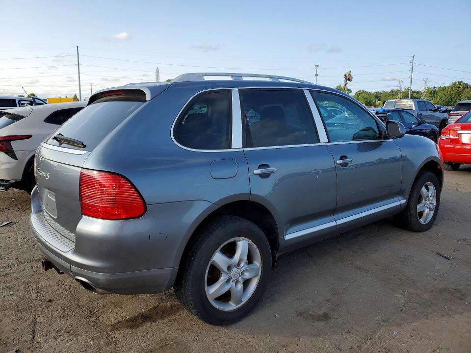 2005 Porsche Cayenne VIN WP1AB29P95LA64102 COPART salvage auction — MINOR DENT/SCRATCHES, MI - CERTIFICATE OF TITLE, sold $625 on 2026-07-31 (photo 3)