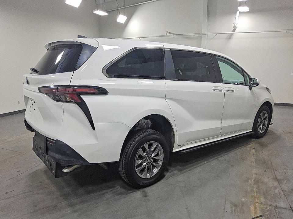 2024 Toyota Sienna VIN 5TDKRKEC2RS196076 COPART salvage auction — REAR END, Fl - Certificate Of Title, sold $31,600 on 2026-07-27 (photo 3)