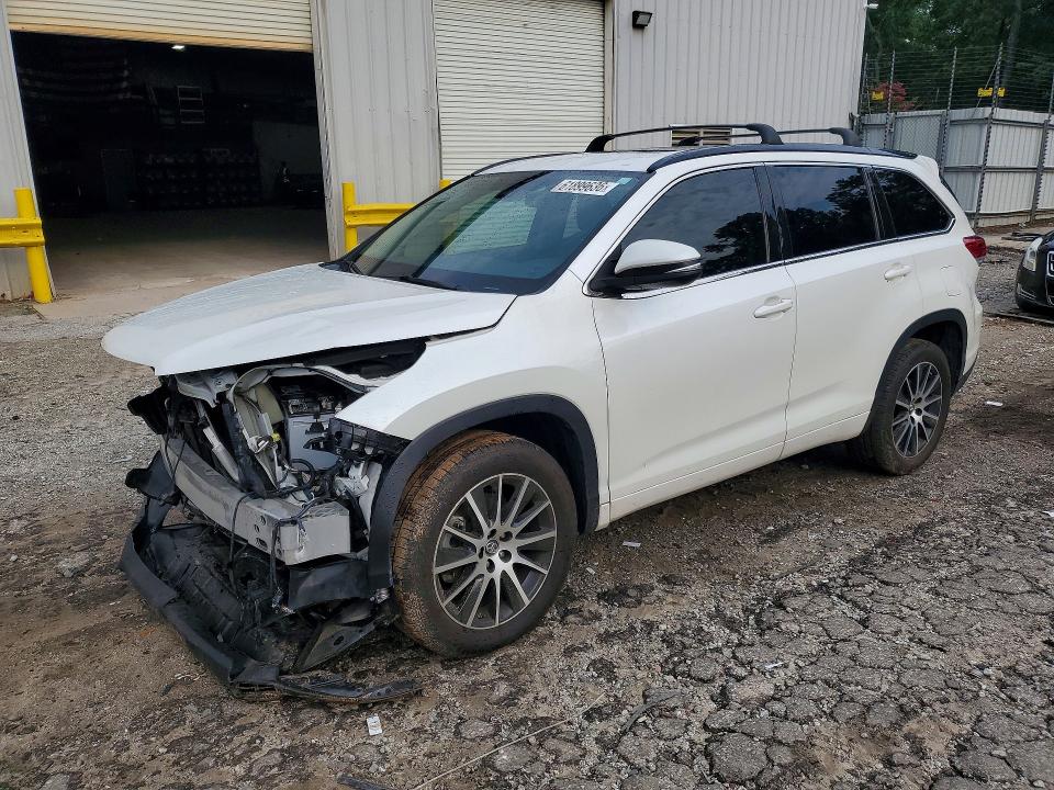 2018 Toyota Highlander VIN 5TDKZRFH9JS286316 — COPART salvage auction photo