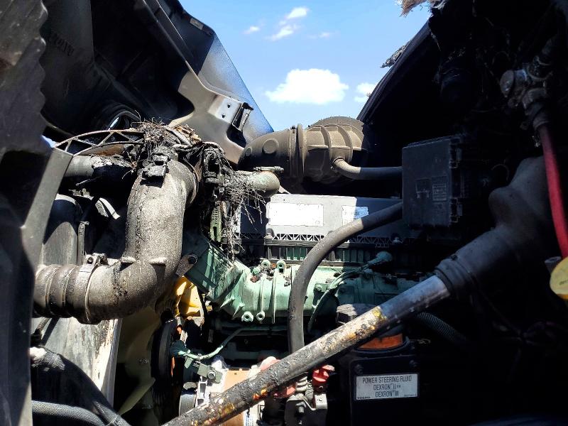2020 Volvo Vnr VIN 4V4WC9EGXLN251390 COPART salvage auction — BURN, In - Cert Of Title-Salvage Title, sold $500 on 2026-08-10 (photo 7)