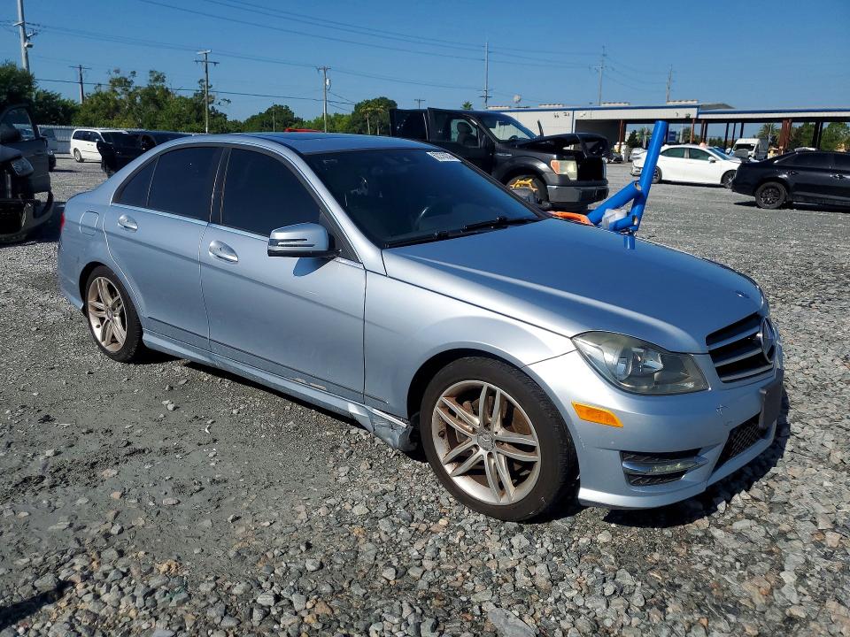 2014 Mercedes-benz C-klasse VIN WDDGF4HB0EA948092 COPART salvage auction — NORMAL WEAR, Fl - Certificate Of Title, sold $375 on 2026-08-04 (photo 4)