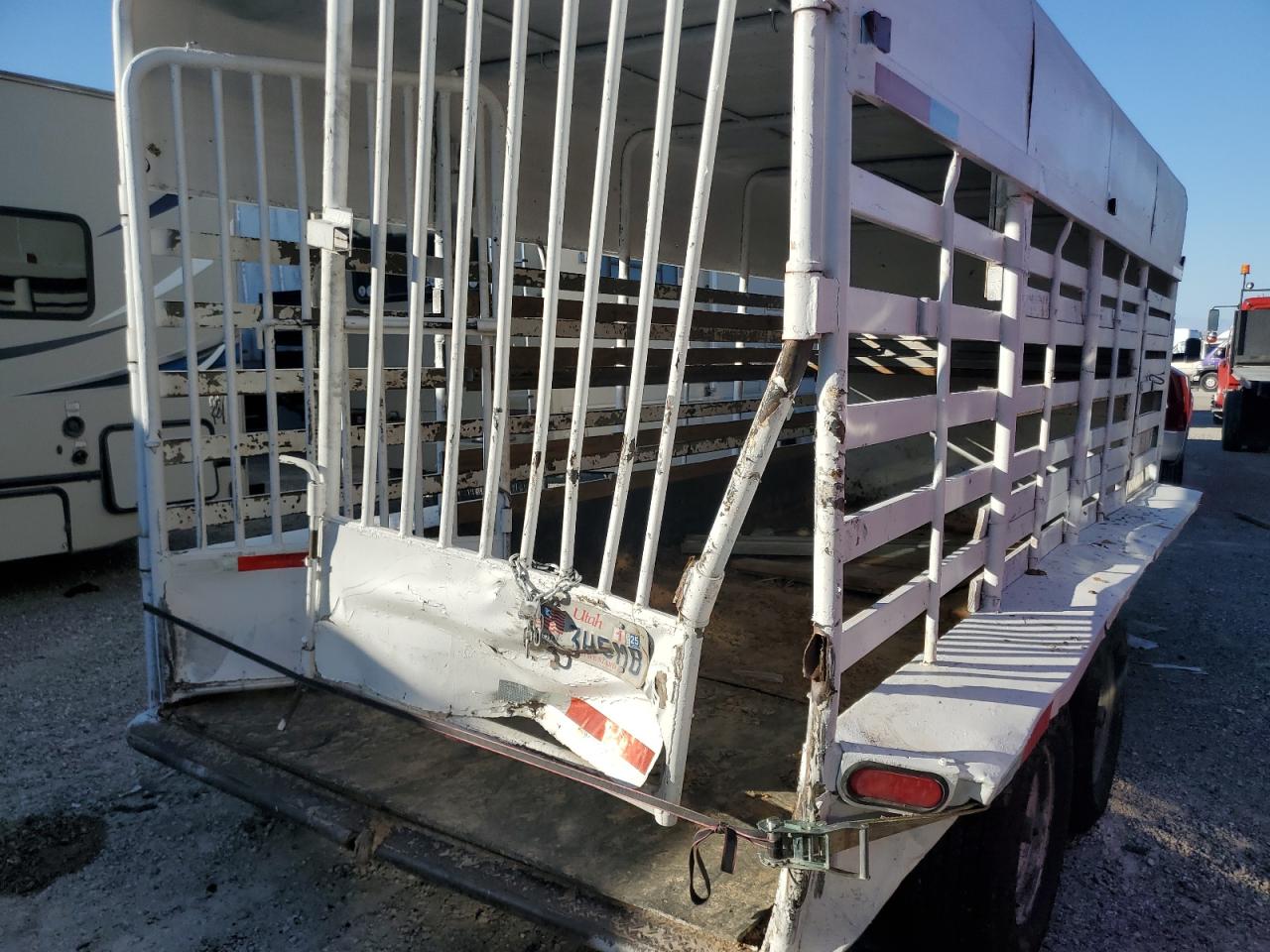 2000 Utility Panther VIN 1P9HS1621YS322339 COPART salvage auction — All Over, NV - SALVAGE TITLE, sold $10 on 2026-09-03 (photo 9)