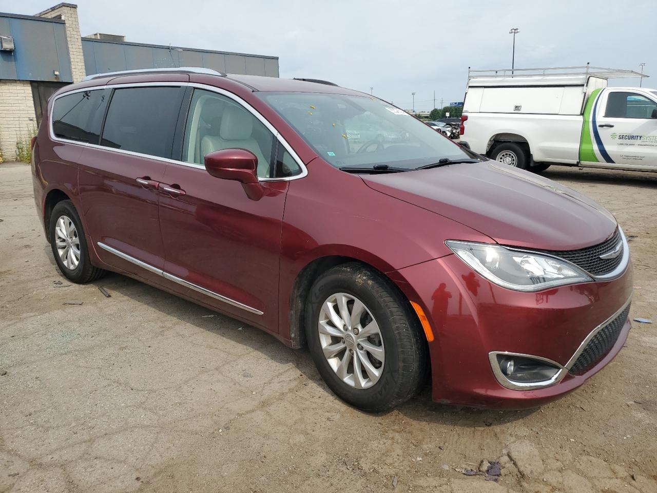 2018 Chrysler Pacifica VIN 2C4RC1BG1JR158076 COPART salvage auction — FRONT END, Salvage Title, sold $6,700 on 2024-10-11 (photo 4)