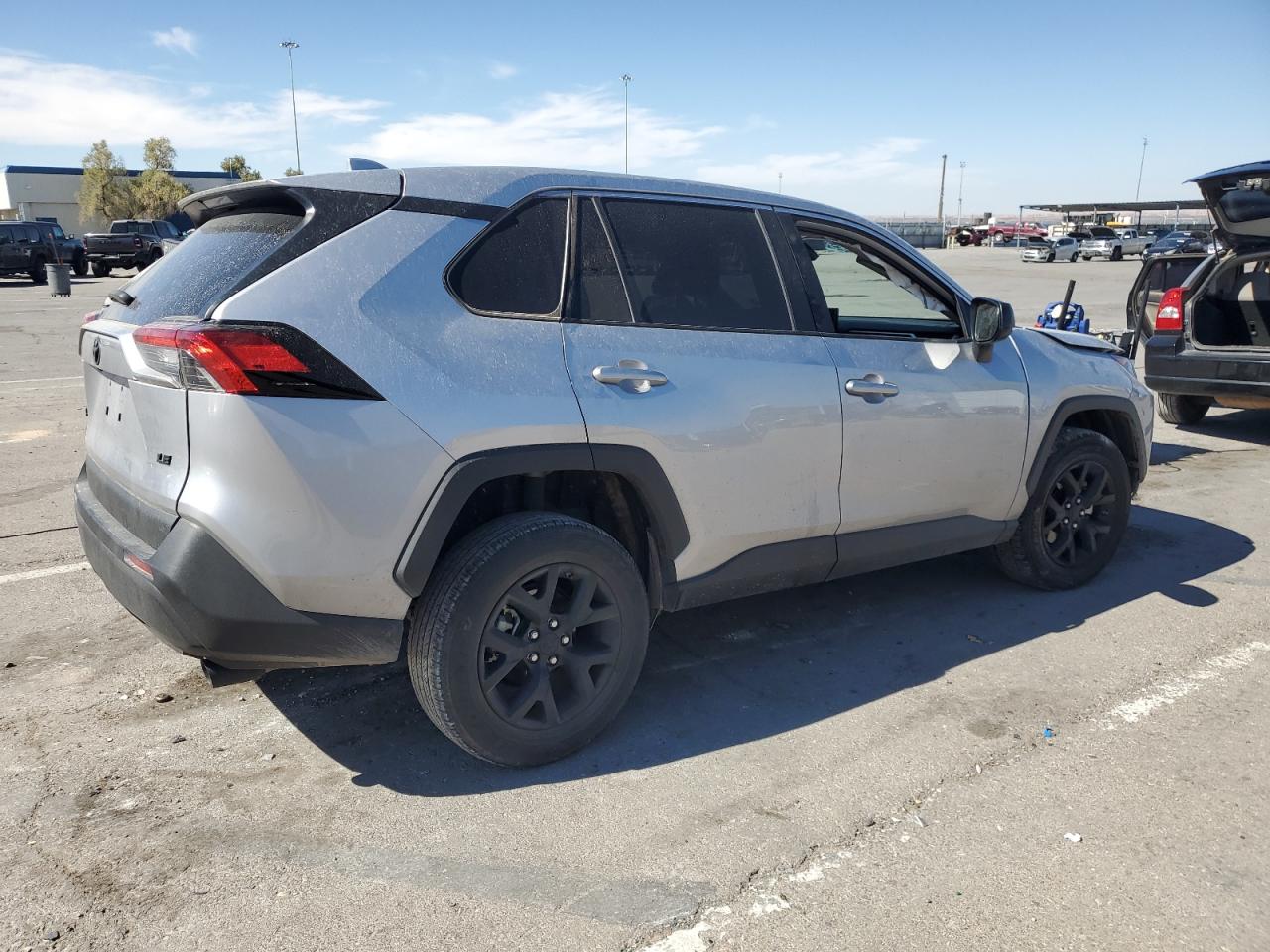 2022 Toyota Rav 4 VIN 2T3H1RFV2NC209882 COPART salvage auction — FRONT END, TX - SALVAGE VEHICLE TITLE, sold $7,700 on 2024-10-11 (photo 3)