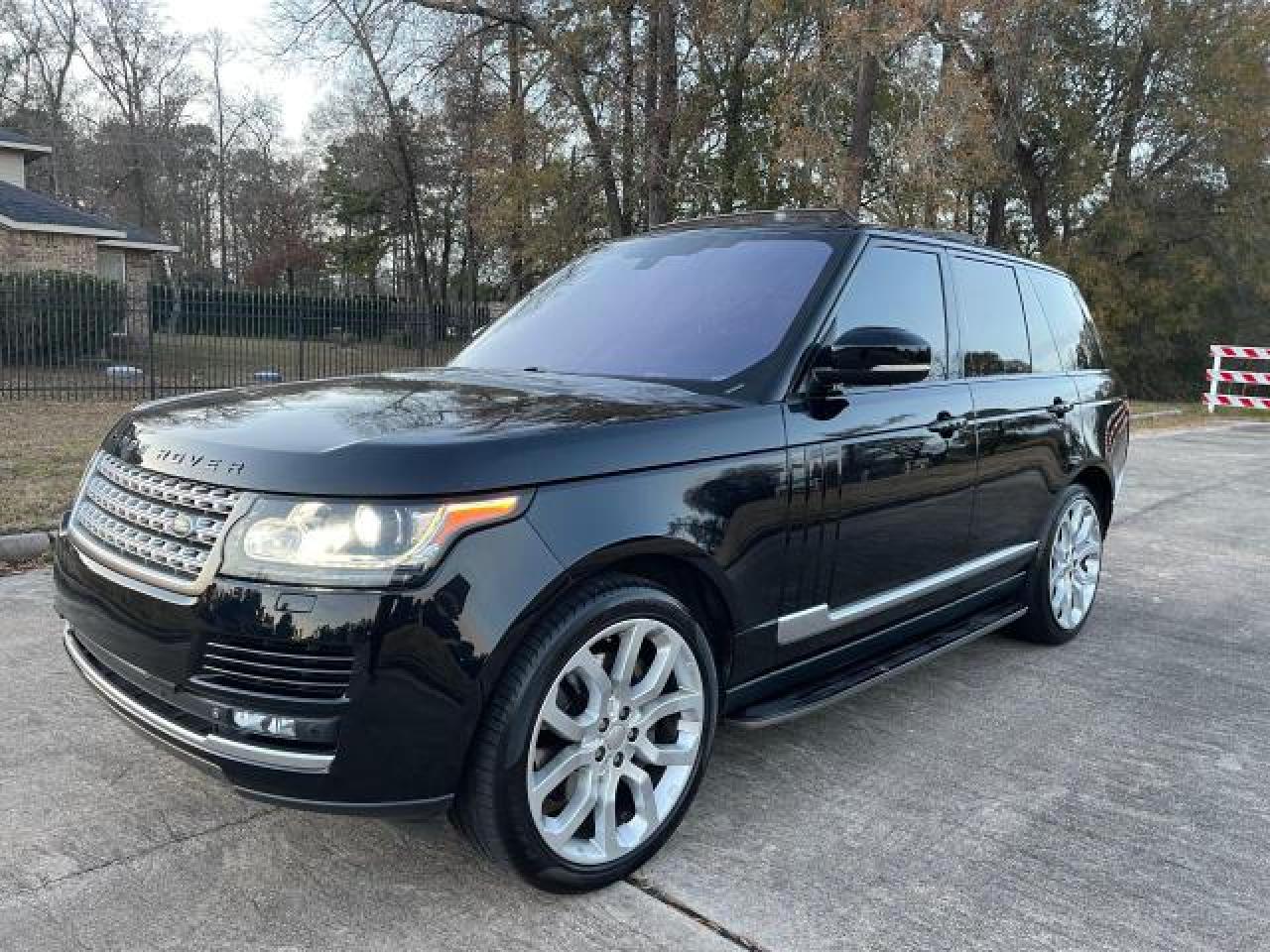 2014 Land rover RANGE ROVER VIN SALGS2TF6EA155229 COPART salvage auction — MINOR DENT/SCRATCHES, TX - SALVAGE VEHICLE TITLE (P), sold $29,250 on 2024-09-06 (photo 2)