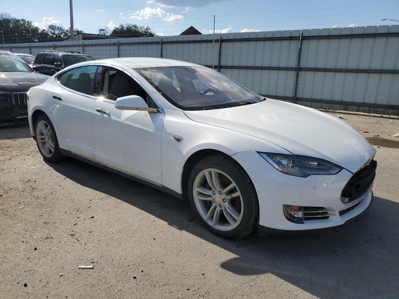 2014 Tesla Model s VIN 5YJSA1H1XEFP55657 COPART salvage auction — Front End, PA - CERT OF TITLE, sold $975 on 2026-06-16 (photo 4)