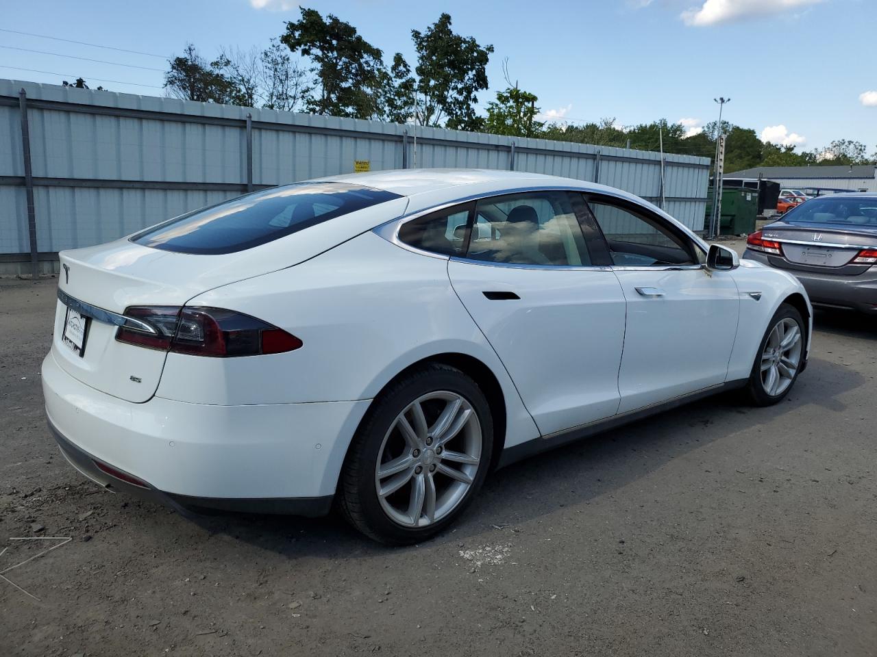 2014 Tesla Model s VIN 5YJSA1H1XEFP55657 COPART salvage auction — Front End, PA - CERT OF TITLE, sold $975 on 2026-06-16 (photo 3)