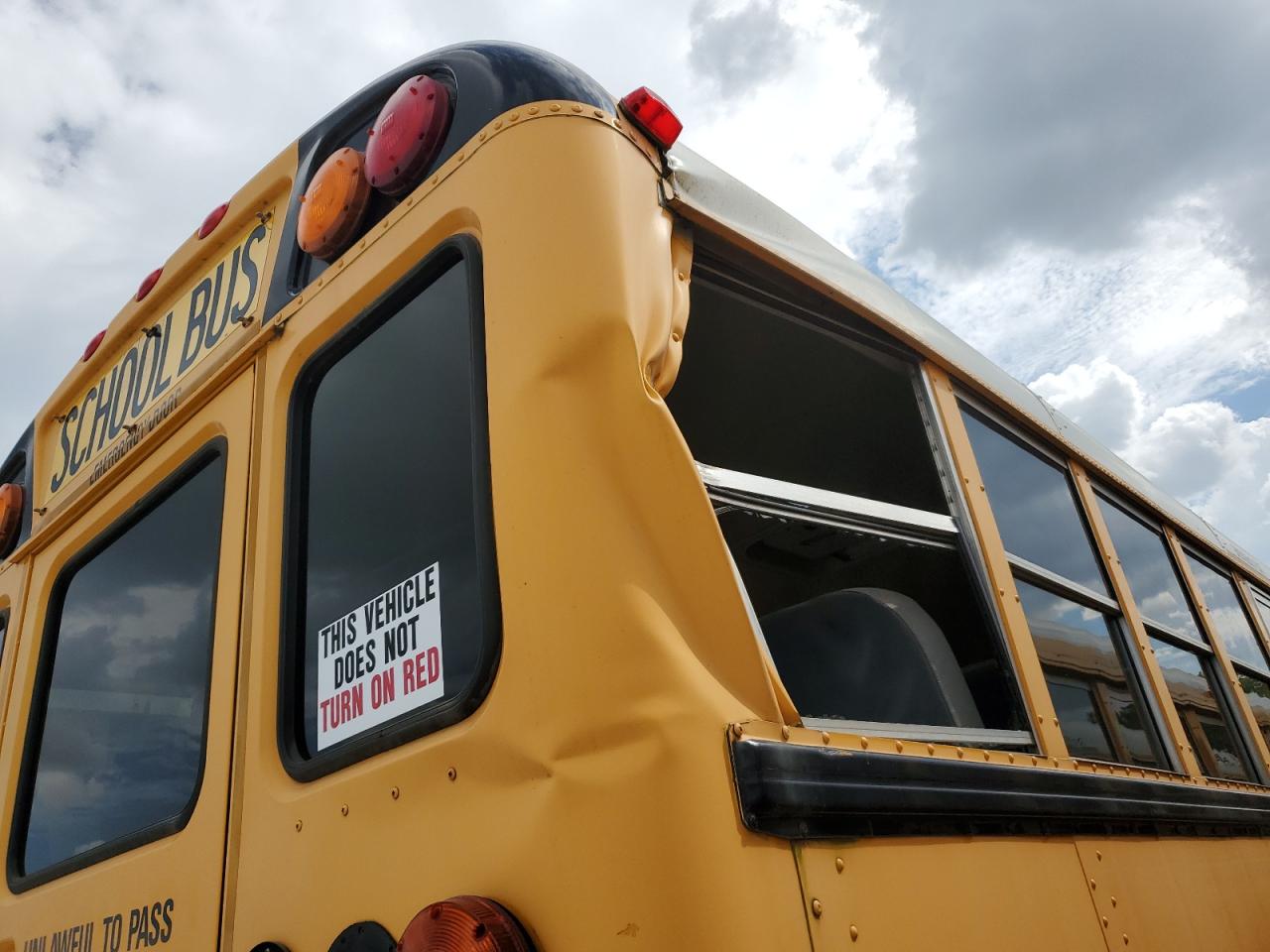 2013 Ic Corporation Ce Series School VIN 4DRBUSKNXDB300958 COPART salvage auction — Rear End, IA - CERTIFICATE OF TITLE, sold $1,200 on 2026-07-06 (photo 9)