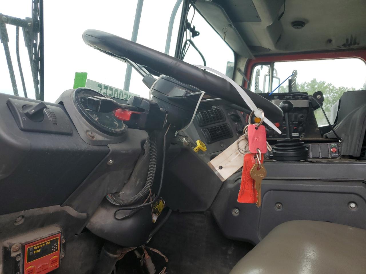 2008 Mack Mru613 VIN 1M2AV04CX8M001473 COPART salvage auction — Mechanical, IA - JUNKING CERTIFICATE, sold $975 on 2026-07-06 (photo 6)