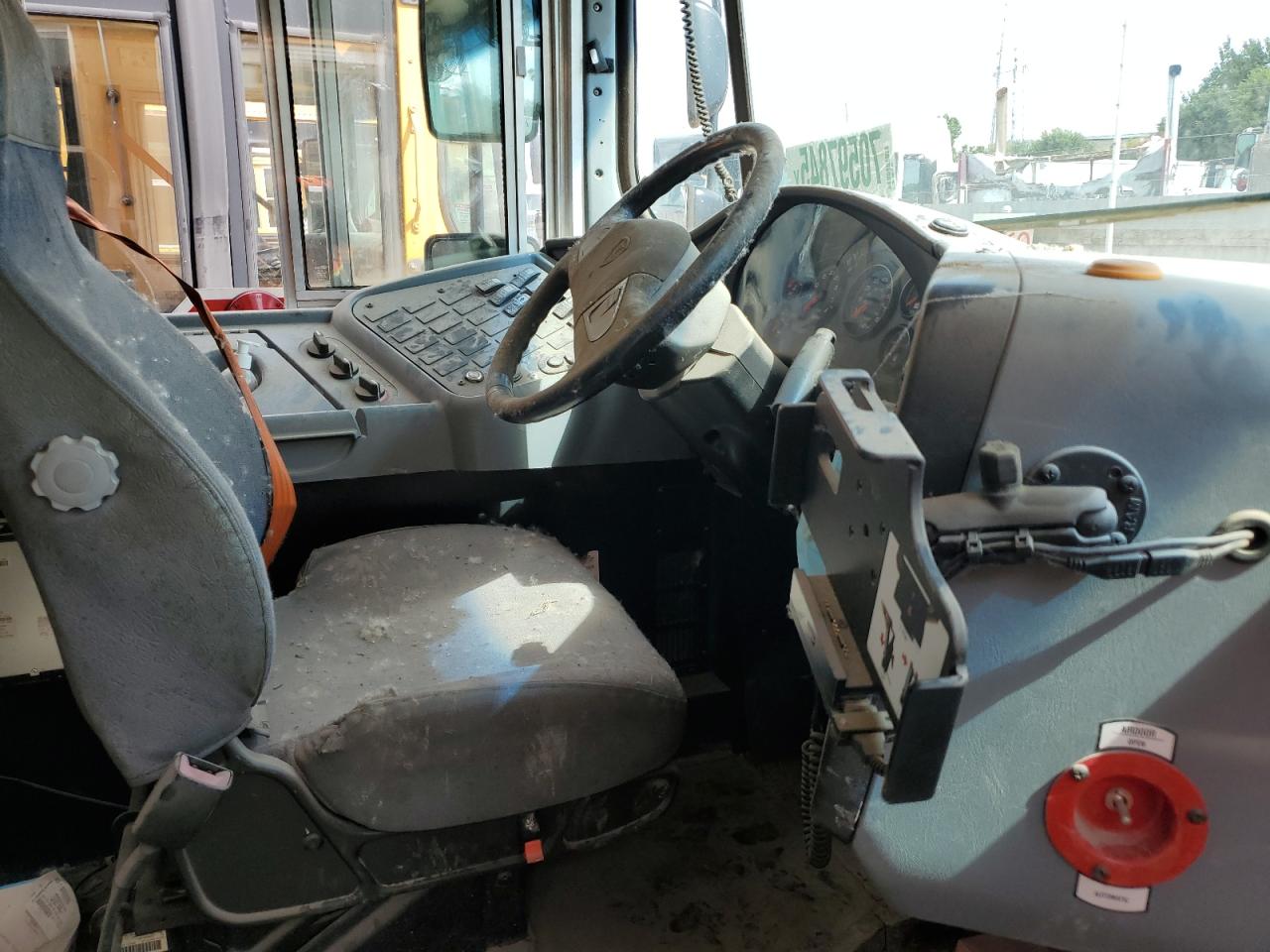 2013 Ic Corporation Ce Series School VIN 4DRBUSKN9DB300949 COPART salvage auction — Minor Dent/Scratches, IA - CERTIFICATE OF TITLE, sold $1,200 on 2026-07-06 (photo 5)