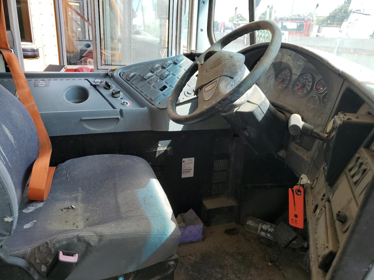 2013 Ic Corporation Ce Series School VIN 4DRBUSKN4DB301118 COPART salvage auction — Minor Dent/Scratches, IA - CERTIFICATE OF TITLE, sold $1,200 on 2026-07-06 (photo 5)
