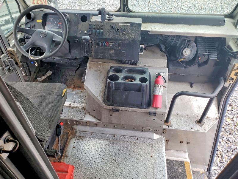 2021 Freightliner Chassis VIN 4UZAC2EA1MCML0872 COPART salvage auction — ROOF, PA - CERT OF TITLE, sold $1,400 on 2026-08-25 (photo 8)