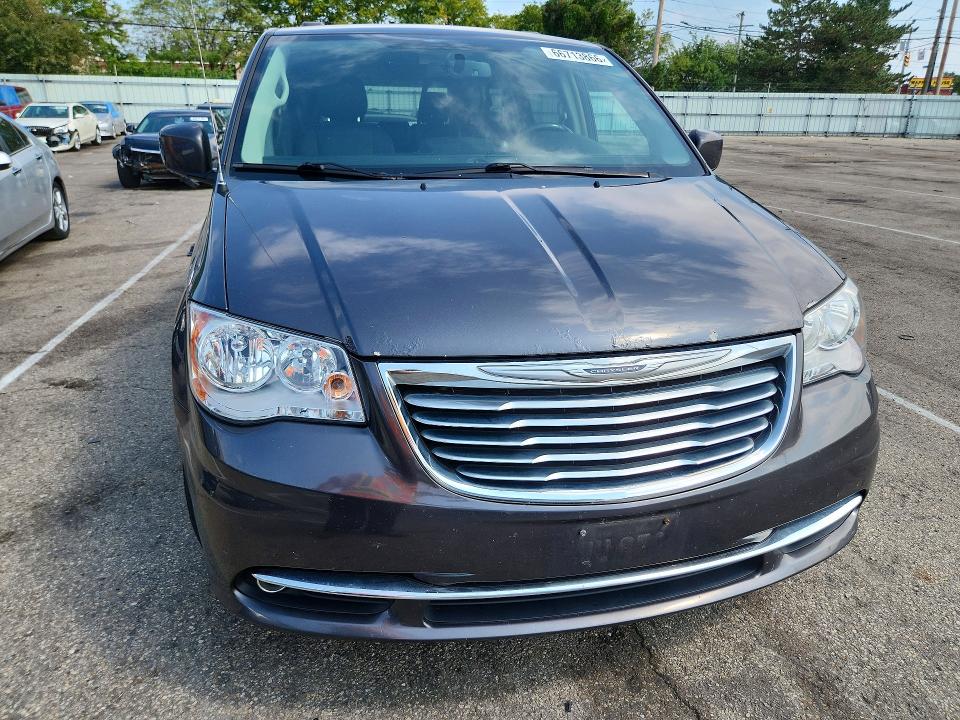 2016 Chrysler Voyager VIN 2C4RC1BG4GR247052 COPART salvage auction — MINOR DENT/SCRATCHES, OH - CERTIFICATE OF TITLE, sold $900 on 2026-09-08 (photo 5)