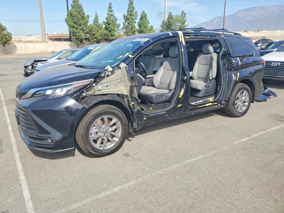 2026 Toyota Sienna VIN 5TDYRKEC2TS293456 — COPART salvage auction photo