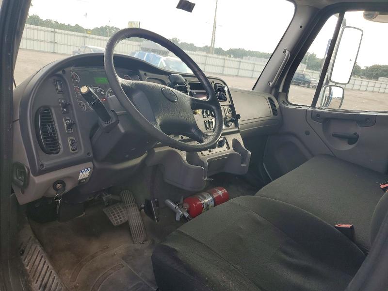 2018 Freightliner M2 106 VIN 1FVACWFA0JHJU2550 COPART salvage auction — NORMAL WEAR, FL - CERTIFICATE OF TITLE, sold $9,800 on 2026-09-01 (photo 8)