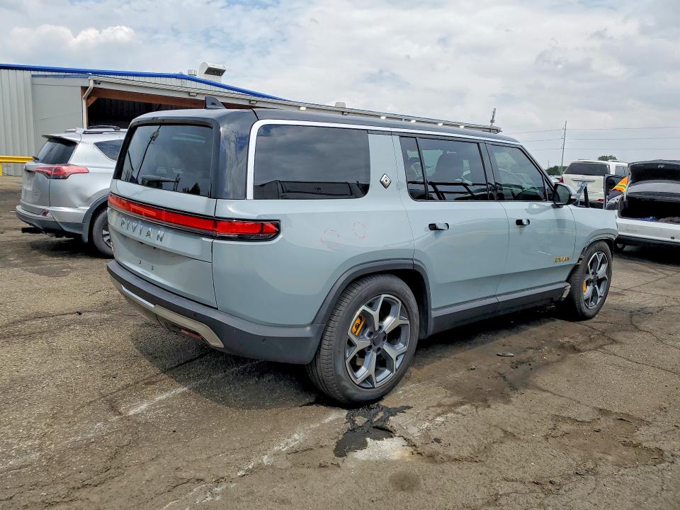 2023 Rivian R1s VIN 7PDSGABA0PN024532 COPART salvage auction — FRONT END, Co - Public - Salvage Title, sold $19,600 on 2026-09-01 (photo 3)