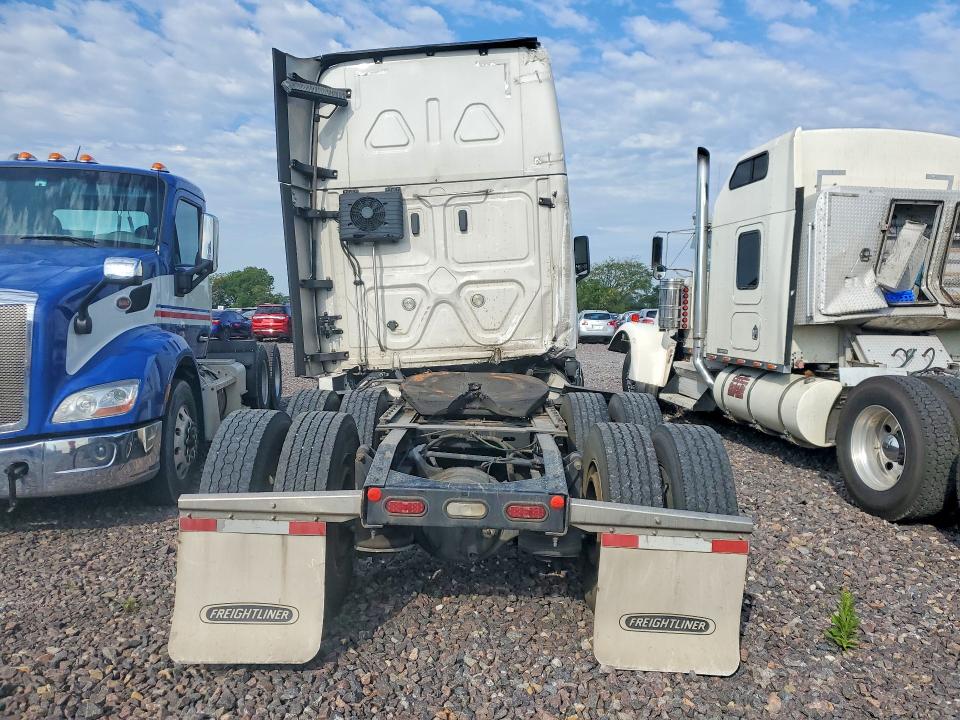 2021 Freightliner Cascadia 126 VIN 3AKJHHDR6MSML9449 COPART salvage auction — SIDE, NE - CERT OF TITLE-SALVAGE, sold $8,100 on 2026-10-08 (photo 6)