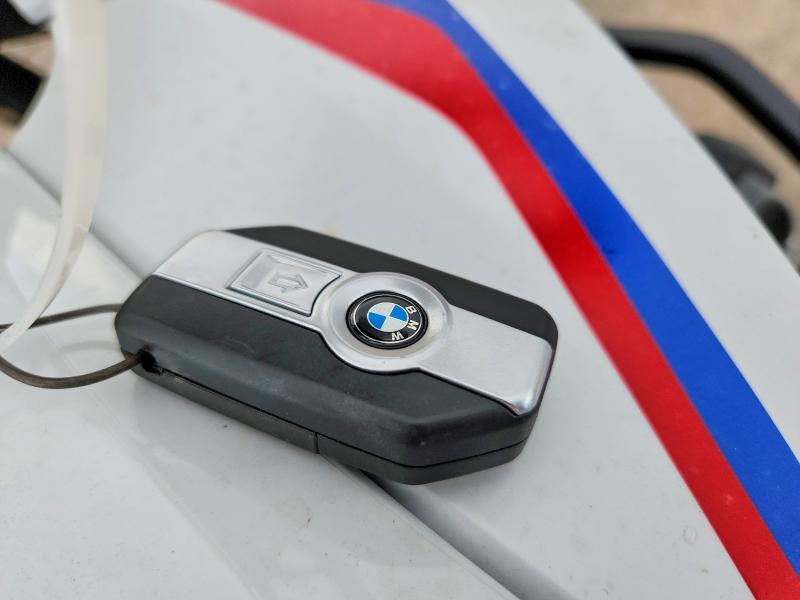 2022 BMW R 1250 VIN WB10M0302N6F27168 COPART salvage auction — SIDE, Co - Public - Salvage Title, sold $10,600 on 2026-09-10 (photo 8)