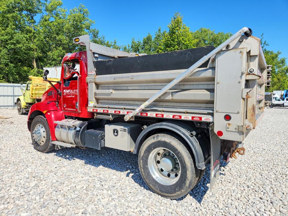 2022 Kenworth Constructi VIN 2NKHHJ7X1NM135971 COPART salvage auction — ROOF, OH - CERT OF TITLE-SALVAGE, sold $21,000 on 2026-08-20 (photo 2)