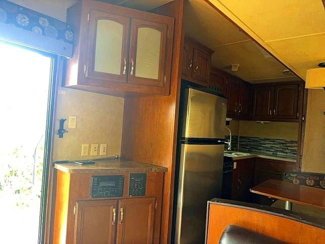 2015 Forest river Wildwood VIN 4X4TWDL25FM054874 COPART salvage auction — MINOR DENT/SCRATCHES, OH - CERT OF TITLE-REPOSSESSION (P), sold $7,500 on 2026-09-08 (photo 8)