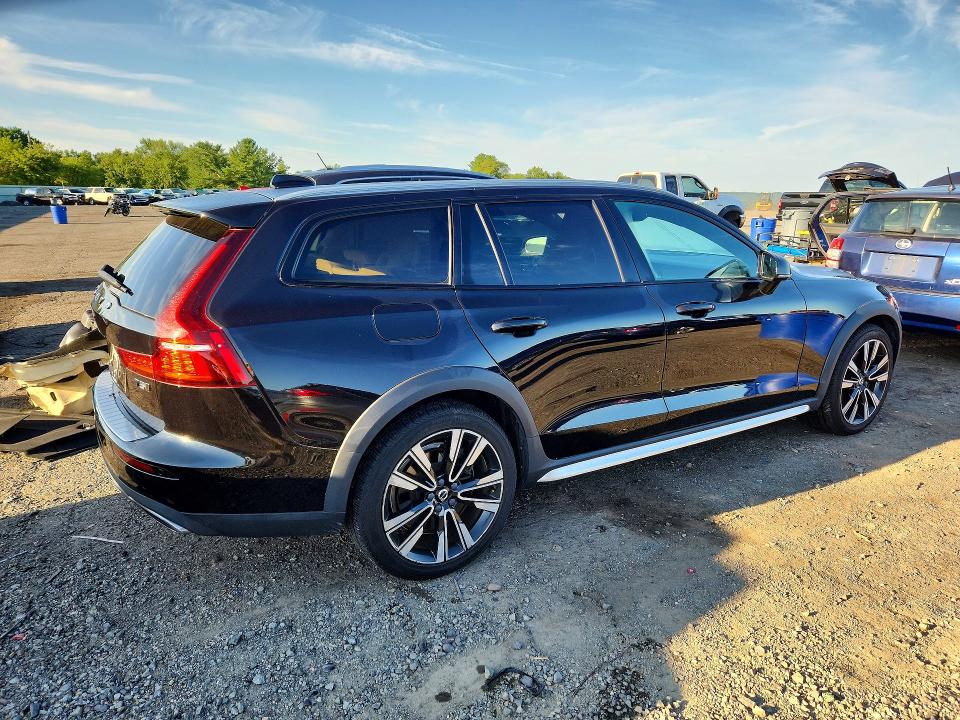 2020 Volvo V60 VIN YV4102WK4L1033393 COPART salvage auction — WATER/FLOOD, Pa - Certificate Of Salvage, sold $9,300 on 2026-08-07 (photo 3)