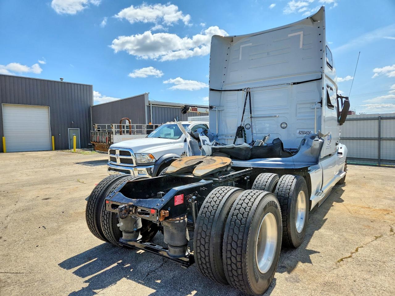 2024 Volvo Vnl VIN 4V4NC9EH7RN634992 COPART salvage auction — Front End, OH - DEALER ONLY SALVAGE TITLE, sold $18,900 on 2026-09-03 (photo 3)