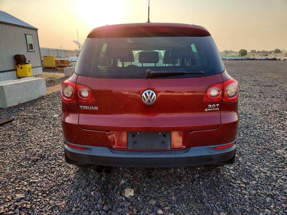 2011 Volkswagen Tiguan VIN WVGBV7AX2BW001063 COPART salvage auction — MINOR DENT/SCRATCHES, MO - CERTIFICATE OF TITLE, sold $700 on 2026-08-12 (photo 6)