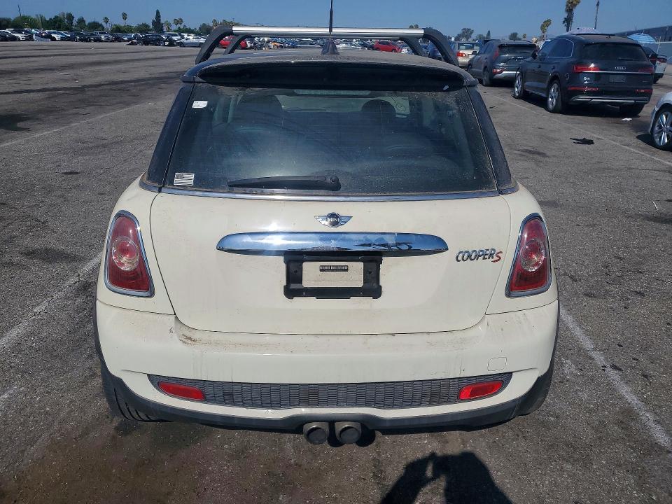 2010 Mini Cooper VIN WMWMF7C56ATZ73994 COPART salvage auction — MINOR DENT/SCRATCHES, CA - DIS/DLR/EXP ONLY CLEAN TITLE, sold $850 on 2026-10-02 (photo 6)