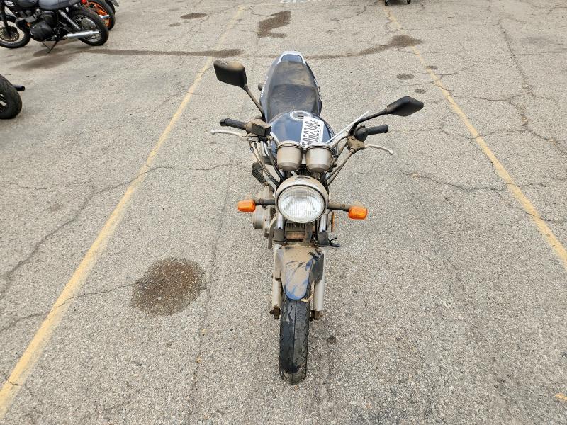 2001 Suzuki Gs500 VIN JS1GM51A412100710 COPART salvage auction — MINOR DENT/SCRATCHES, CA - DIS/DLR/EXP ONLY CLEAN TITLE, sold $50 on 2026-09-10 (photo 5)