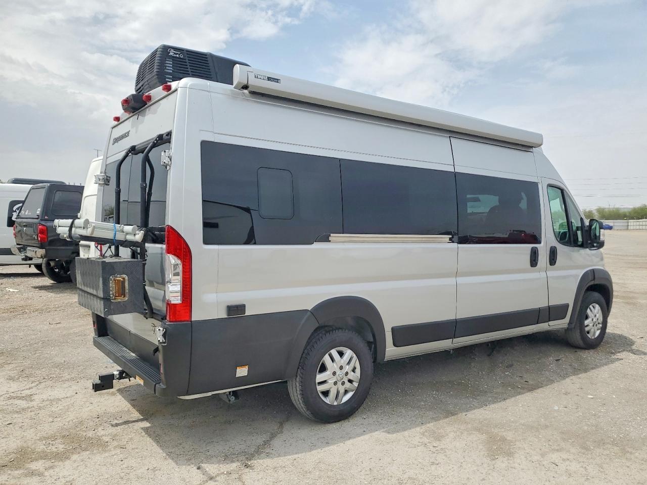 2022 Ram Promaster 3500 VIN 3C6MRVUG9NE106173 COPART salvage auction — Side, Sc - Salvage Title, sold $27,500 on 2026-09-24 (photo 4)