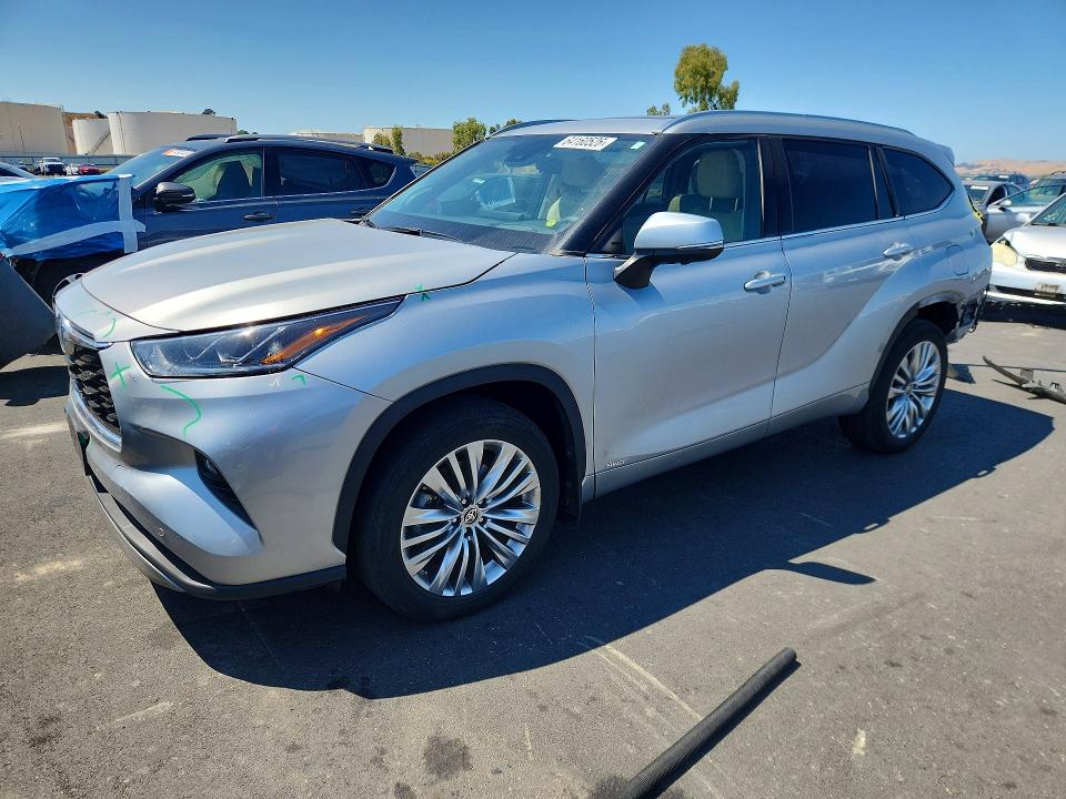 2024 Toyota Highlander VIN 5TDEBRCH7RS606296 — COPART salvage auction photo