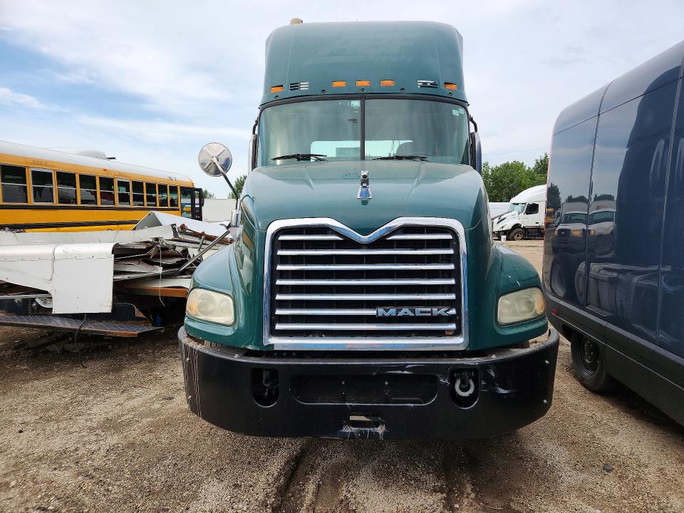 2017 Mack Cxu612 VIN 1M1AW01X4HM009481 COPART salvage auction — NORMAL WEAR, OK - CERTIFICATE OF TITLE (P), sold $1,200 on 2026-09-10 (photo 5)