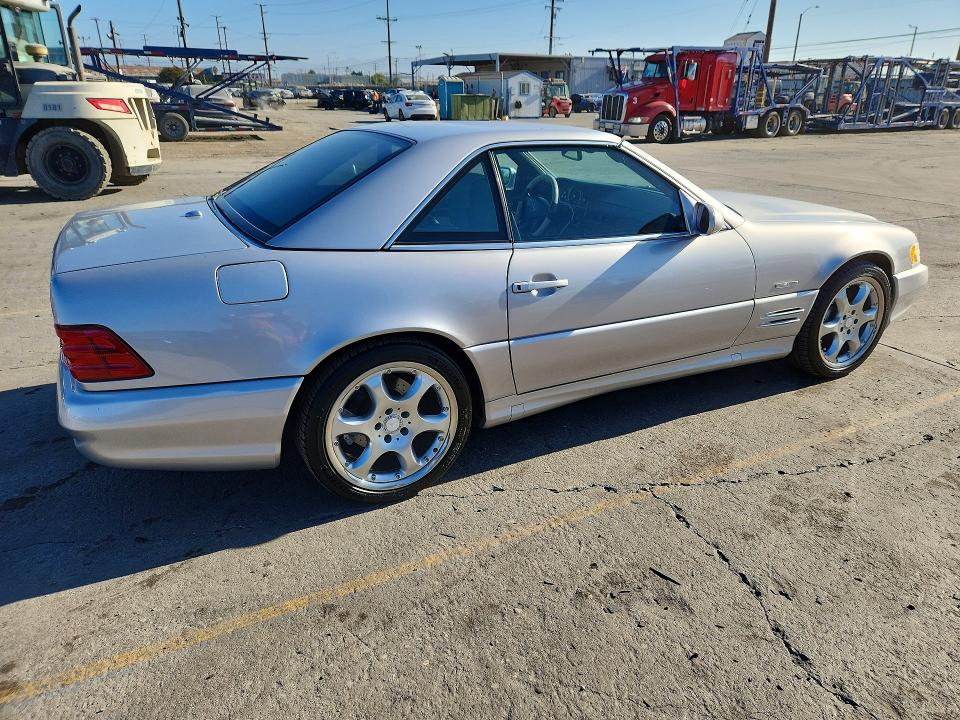 2002 Mercedes-benz Sl-klasse VIN WDBFA68F72F204506 COPART salvage auction — NORMAL WEAR, CA - DIS/DLR/EXP ONLY CLEAN TITLE, sold $11,000 on 2026-08-24 (photo 3)
