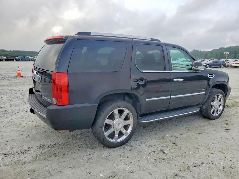 2013 Cadillac Escalade VIN 1GYS3BEF3DR139690 COPART salvage auction — MINOR DENT/SCRATCHES, Sc - Certificate Of Title, sold $900 on 2026-08-19 (photo 3)