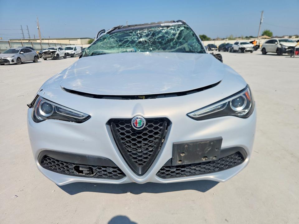 2020 Alfa romeo Stelvio VIN ZASPAKAN8L7C89410 COPART salvage auction — SIDE, Tx - Salvage Vehicle Title, sold $1,100 on 2026-08-25 (photo 5)
